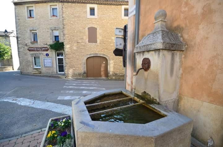 Cabrières-dʼAvignon Villa Provencale Face Au Luberon מראה חיצוני תמונה